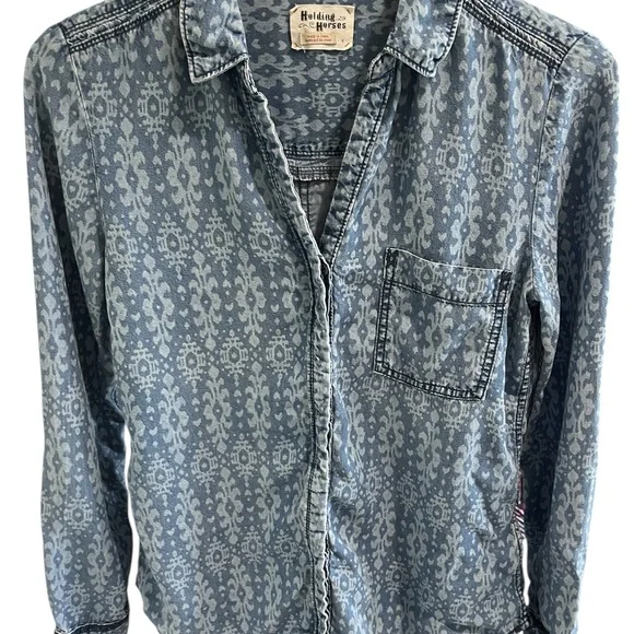 Holding Horses Anthropologie Button up top Sz 4 Denim/Chambray - Picture 1 of 16